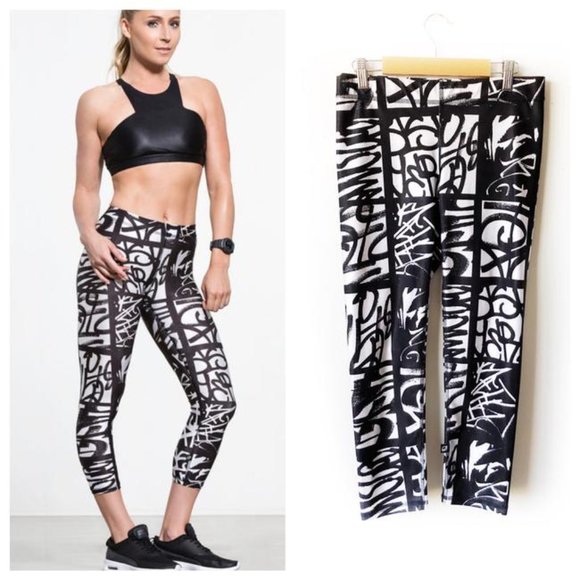 TEREZ PERFORMANCE CAPRI LEGGING 151-02 WOMENS, Black & White Graffiti Print NWT - Picture 1 of 7